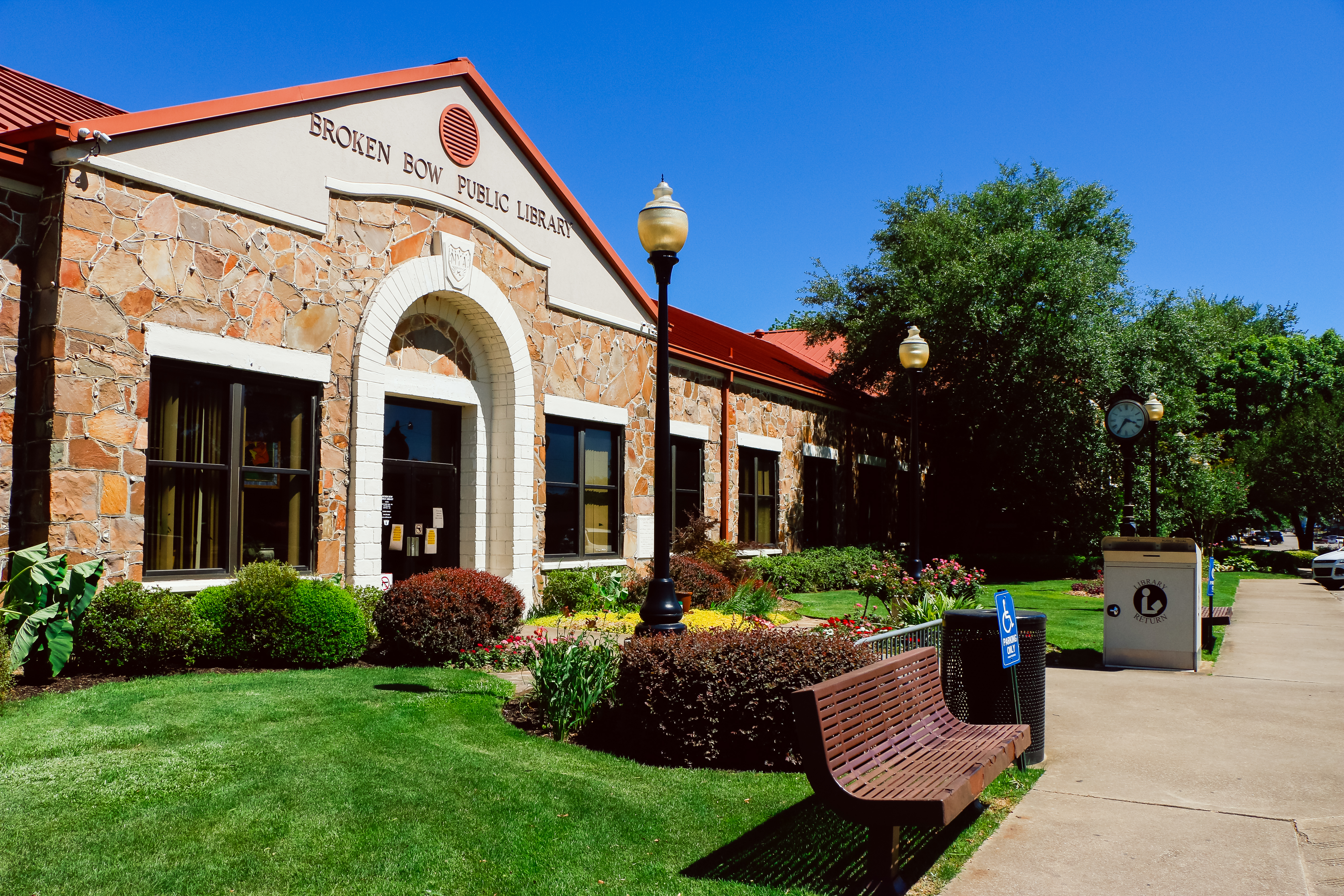 Image of large library with landscaping in front.