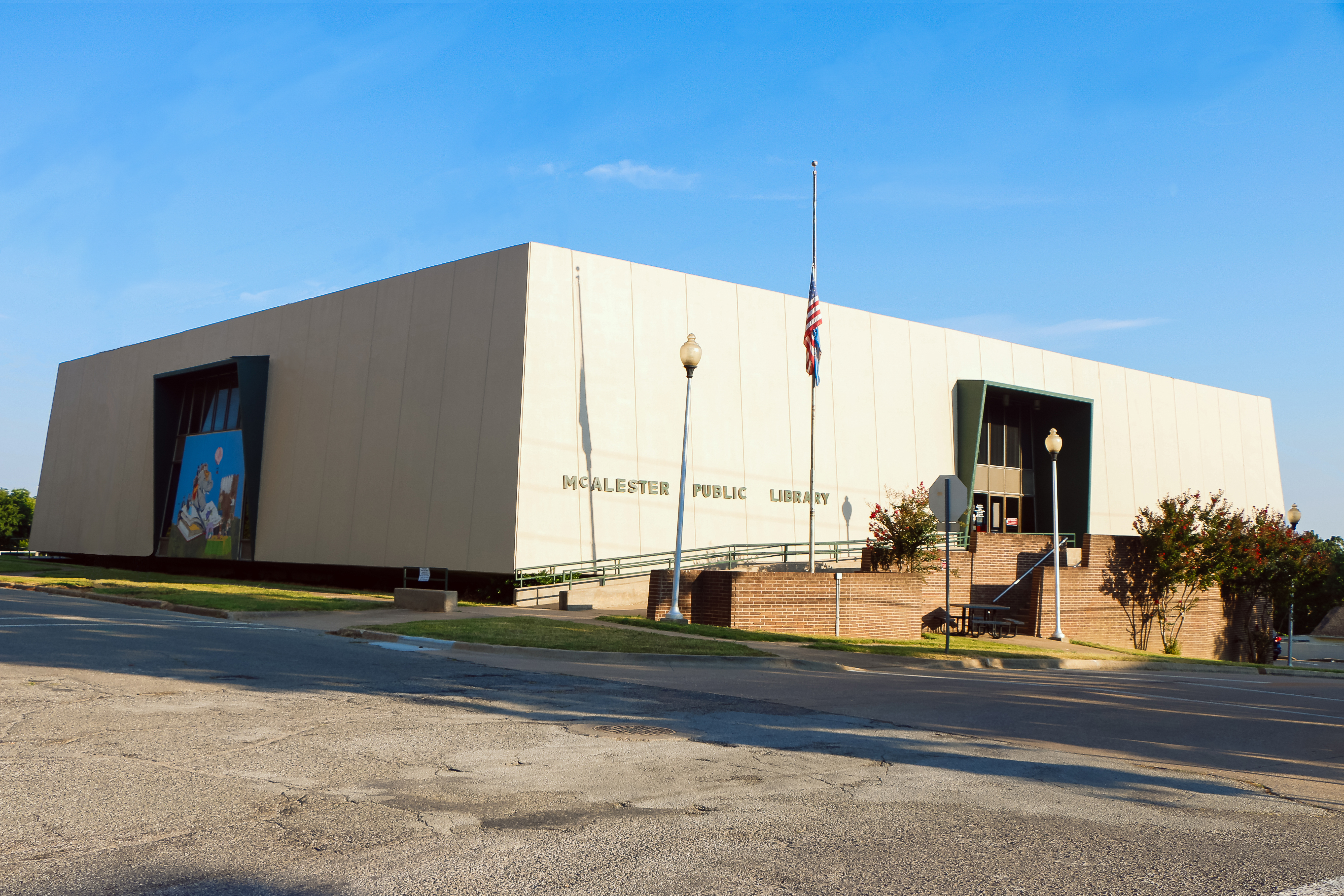 Photo of the exterior of McAlester Public Library